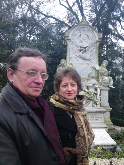 Viktor Medyulyanov and Polina Medyulyanova are visiting funerary monument fo Robert and Clara Schumann, Bonn 2009