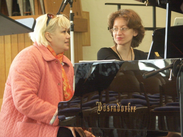 Yanika Bagranskaya and Polina Medyulyanova, rehearsal in Ev.Emmaus-Church, Berlin 2009